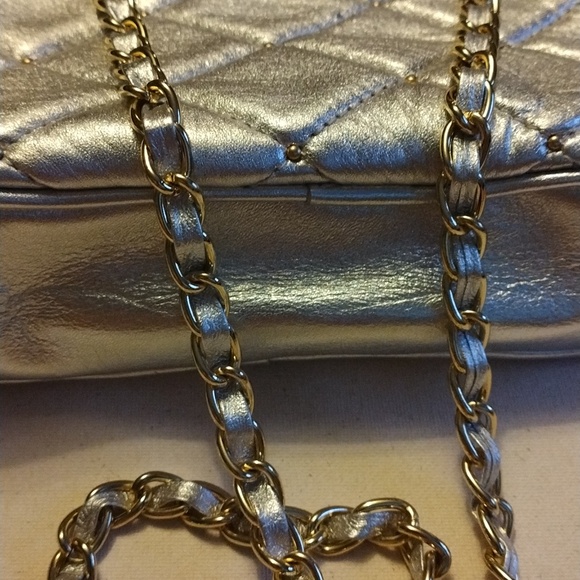 Paradox Leather Silver And Gold Quilted Chain Bag w Tassel - Picture 6 of 9